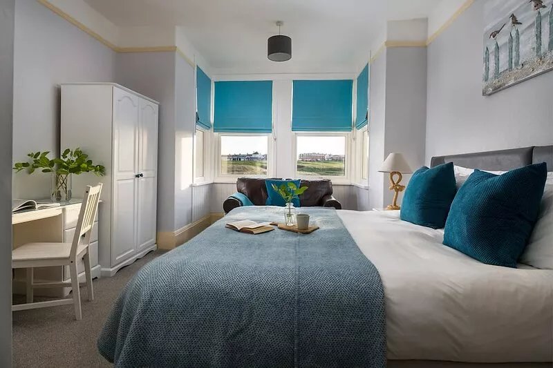 Wyvern House - a fantastic, large family home close to the beach