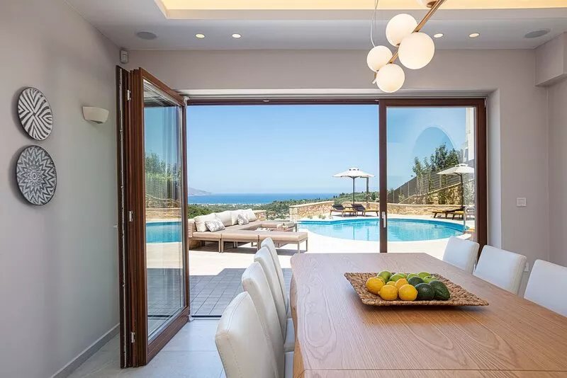 Stunning Panoramic and Sea Views, Mini Spa, Table Tennis and Playground!