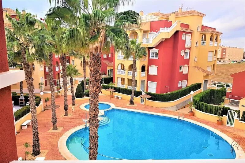 Spacious 3 bedroom 2 bathroom Apartment - Puerto Marina complex overlooking pool