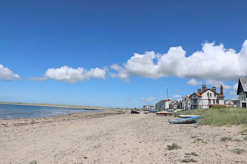 3 TAI NEWYDD, with a garden in Rhosneigr