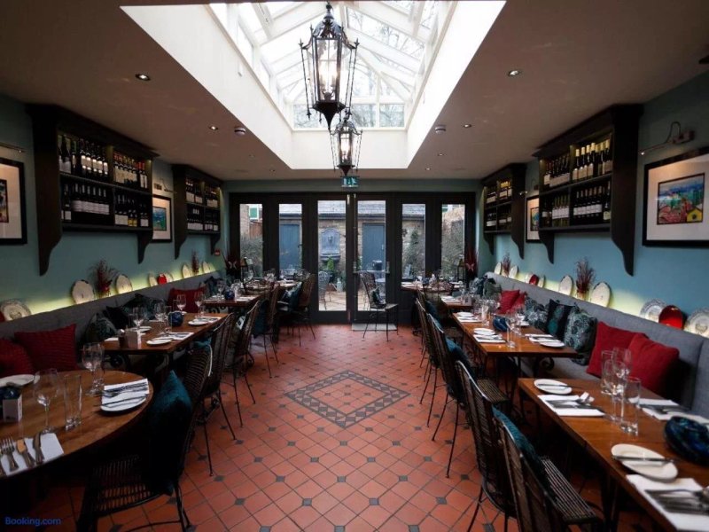 Gilbey's Bar & Restaurant
