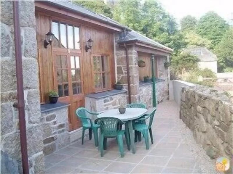 The Cart House. Tastefully converted granite farm building.