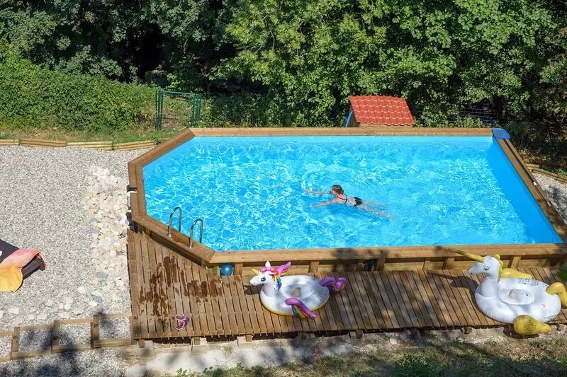 Recently renovated 2 bedroomed apartment within 19th Century farmhouse