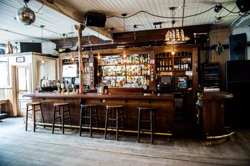 The Horse and Groom