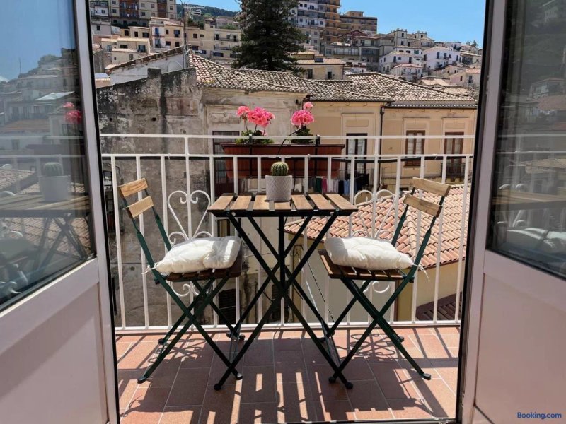 Pizzo Central House