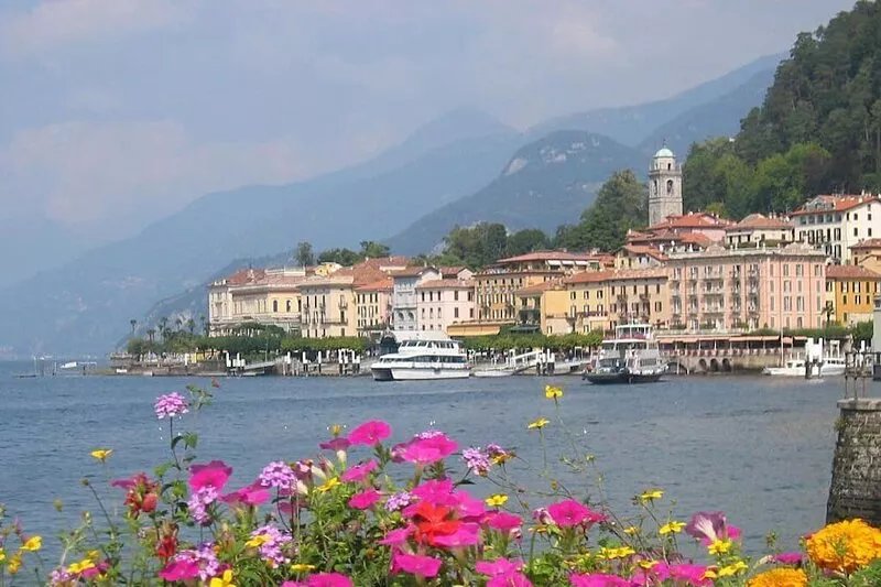 Sweet Holiday!A bright studio apartment in the heart of Lenno, close to the lake