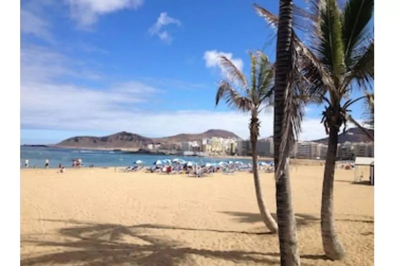 Apartment near Las Canteras Beach with free Wifi and AC.