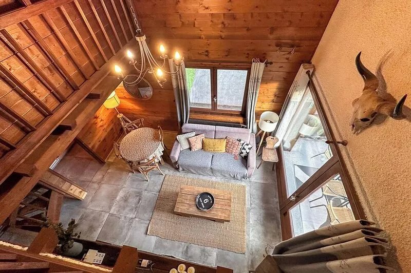 Charming 3 Bedroom Alpine Apartment. Central location and with beautiful views