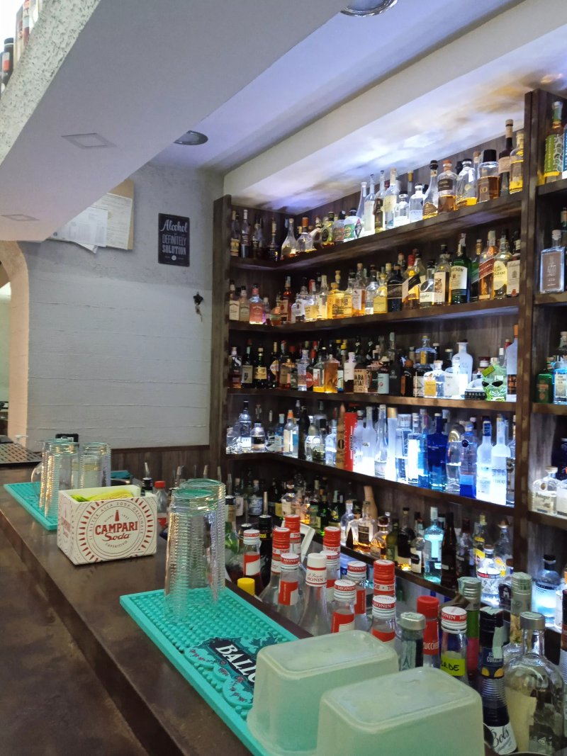 8 Mile Bar & Pizzeria