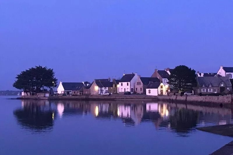 Avel Mor. Staggering view of the little house of Saint-Cado on the Étel estuary.