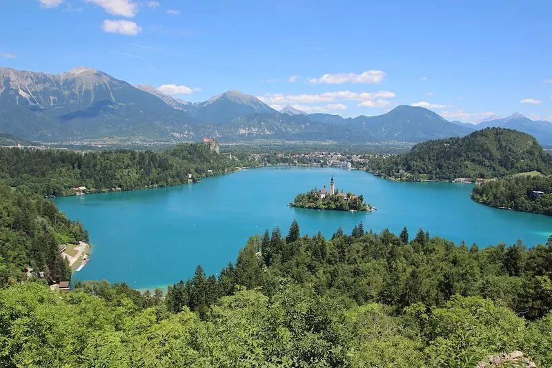 Bled4U Apartment - Central location with parking in the garage