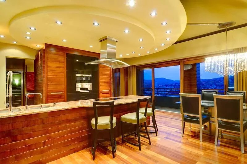 Exceptional Penthouse in the Castle District - A Haven of Privacy & Comfort