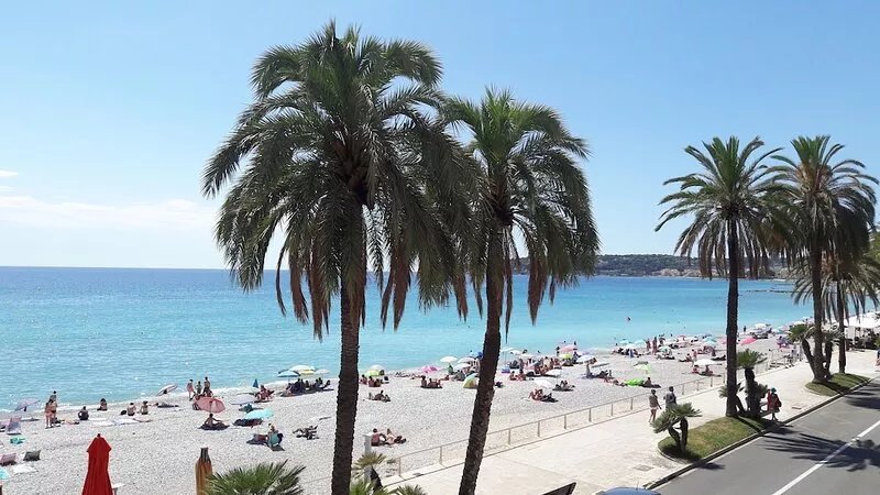 Riviera Beach Terrace: 1Bd apt w / splendid sundeck facing the beach