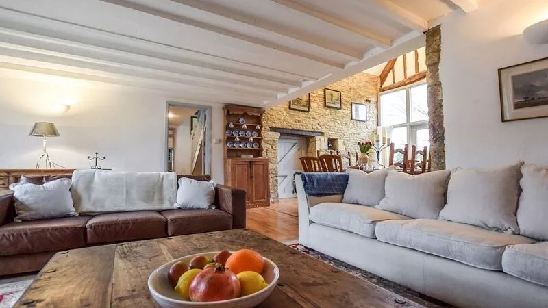Butts Farm - sleeps 12 guests  in 5 bedrooms