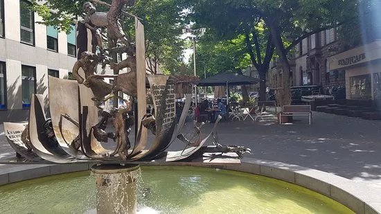 Nibelungenliedbrunnen
