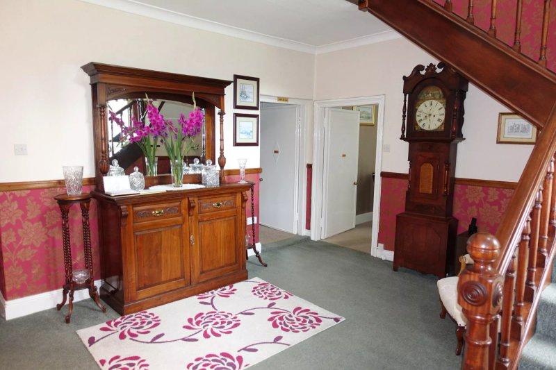 Grove Lodge Country House