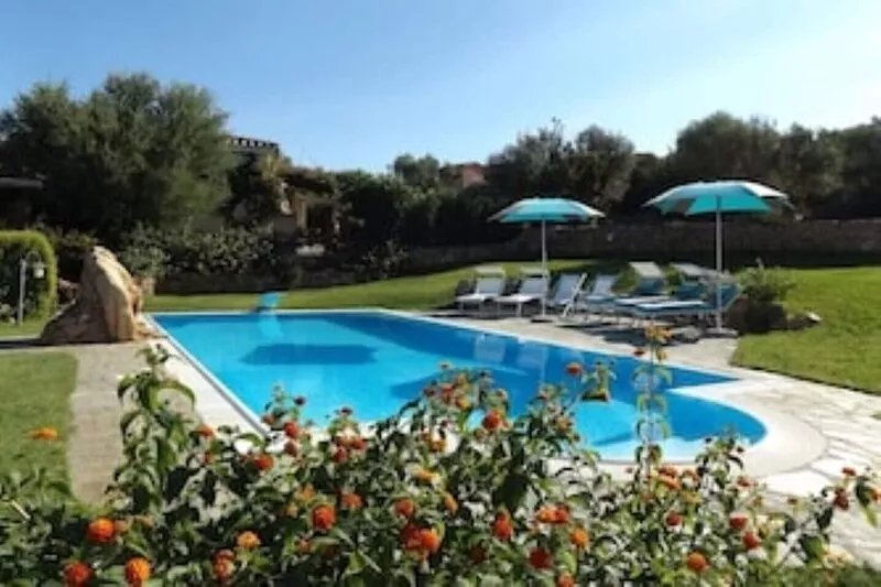 Villa with private pool, 10 minutes from the sea, large garden*parking*BBQ