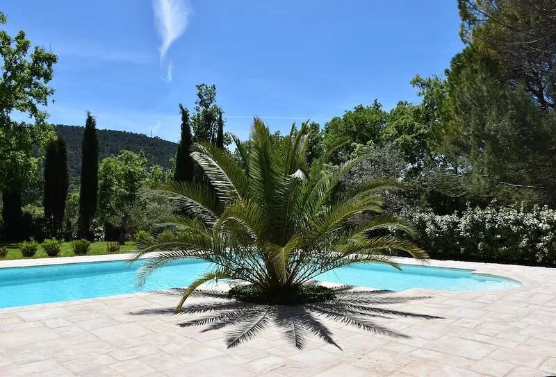 Magnificent villa on flat wooded land - Heated swimming pool treated with salt