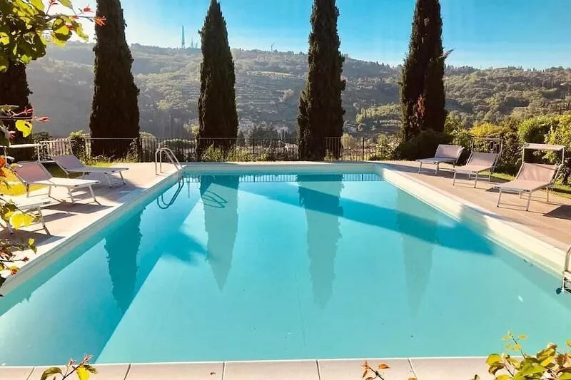 Villa, hills, private pool, very close to Verona. 7 bedrooms, 5 bathrooms.