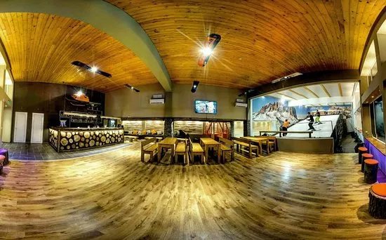 CARVE Indoor Ski, Board & Bar