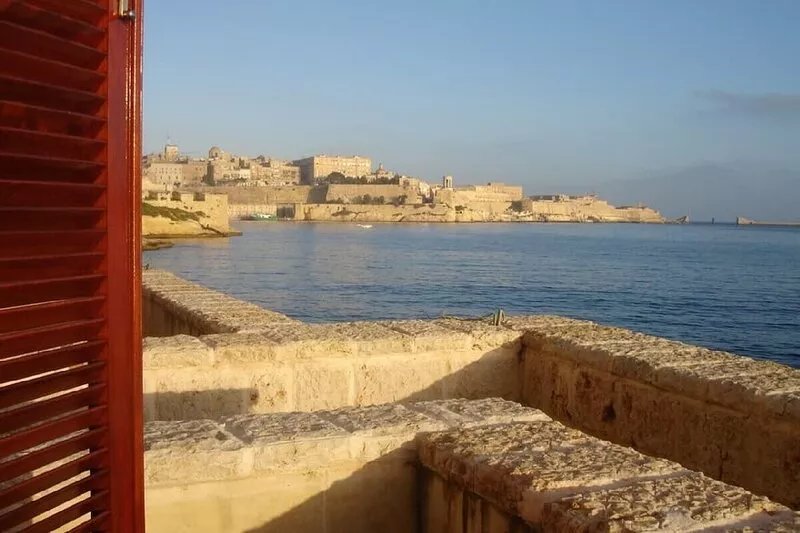 Seafront apartment in historic Three Cities with great views over Grand  Harbour