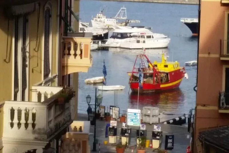 AT THE PORT OF SANTA MARGHERITA [A/C, wi-fi, sea view] CIN IT010054C2CJKQENH4