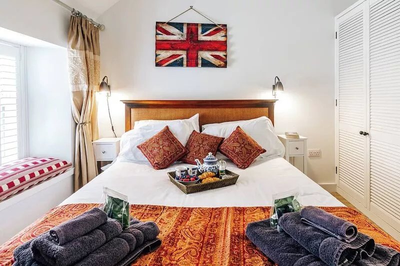 Cozy Cotswold Dog Friendly Retreat