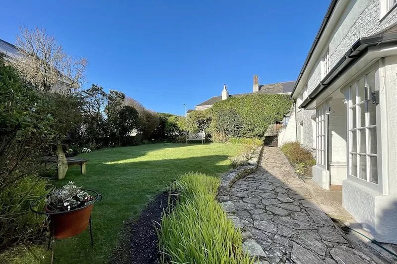 South Devon village cottage, close to beaches and with sunny garden!