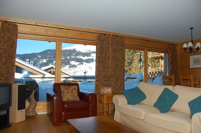 Luxury 2 Bedroom Ski Apartment, Spacious, Superbly Equipped, Excellent Location