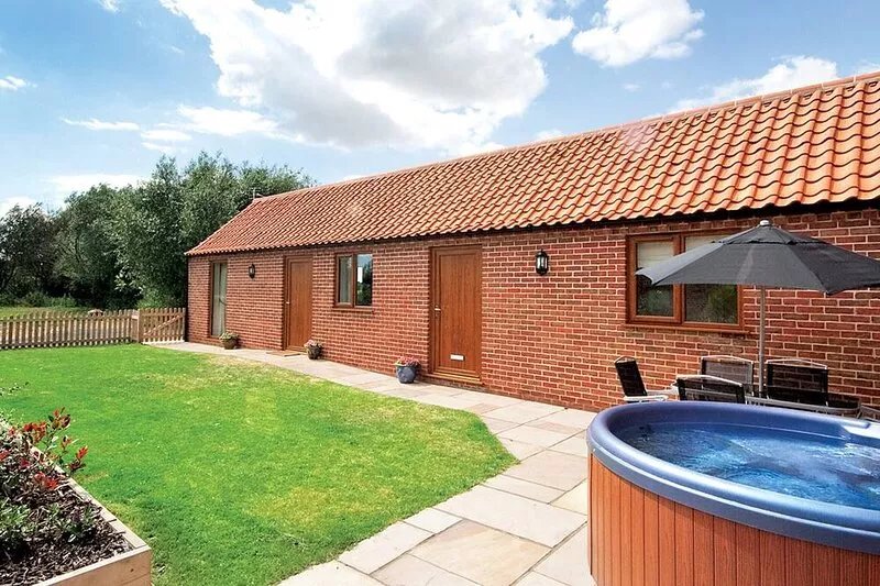 Roosters is in a rural setting with an enclosed garden, private hot tub and