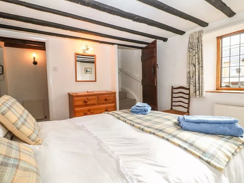 WADHAM COTTAGE, pet friendly, with a garden in Bourton-On-The-Water