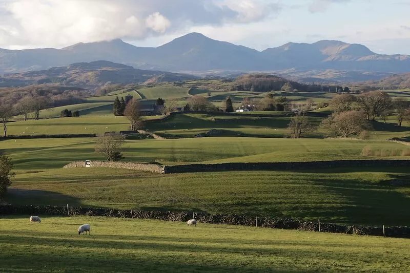 ELLER RIGGS COTTAGE, family friendly, with a garden in Ulverston