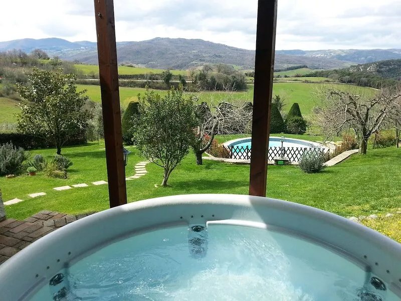 Tuscany Villa with private pool and jacuzzi for Honeymoon and summer holiday