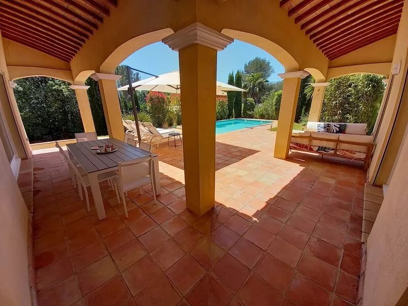 Villa with heated pool & 10-minute walk to the beach