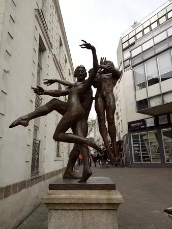 Sculpture la Dance de Correia