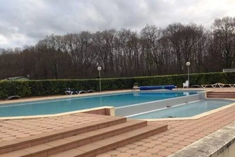Mobile home on private domain open all year, heated swimming pool and tennis