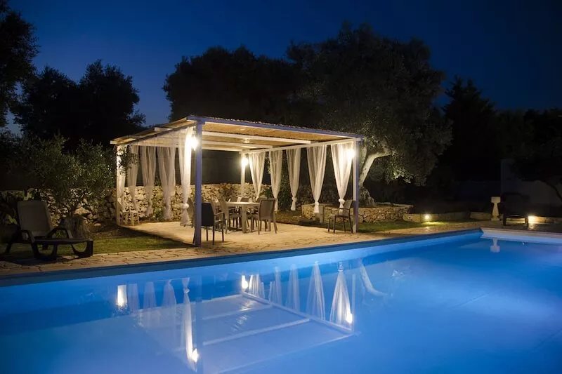 TRULLO AND VILLA WITH 8/12 BEDS WITH POOL, BARBECUE, LAUNDRY, PARKING