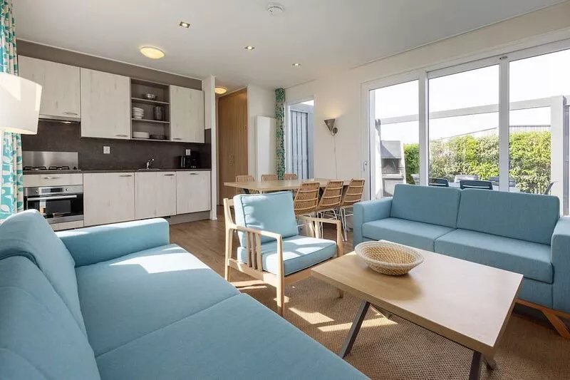 Single storey lodge with dishwasher, 1 km. from the beach