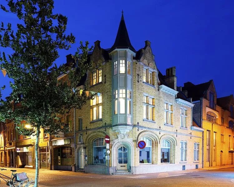 COMFORTABLE FAMILY APARTMENT BEST LOCATION CENTER YPRES - YPRES