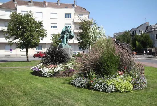 Monument a Victor Hugo