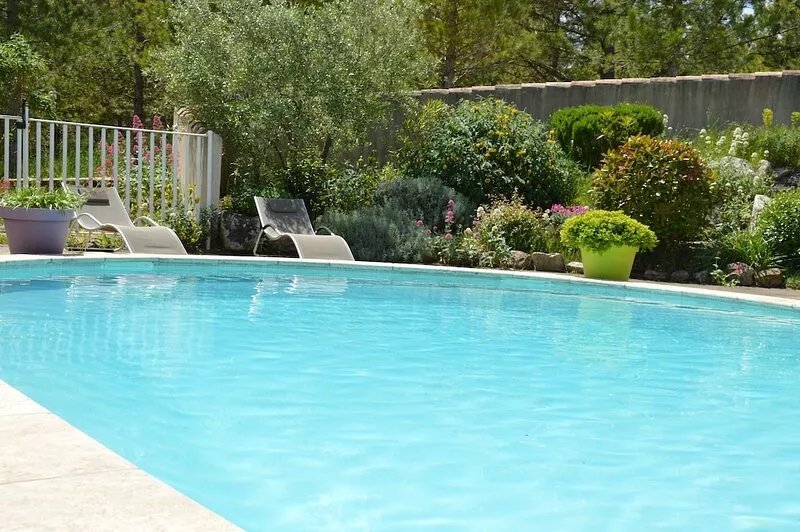 Former silk 300 m2 tastefully renovated with piscine13 x 5 m + Spa
