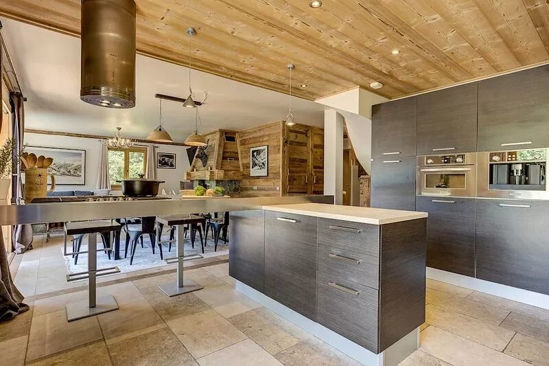 Stylish Chalet with Hot Tub in Peaceful Area