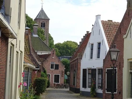 De Engelmunduskerk Oud Velsen uit de 12de eeuw