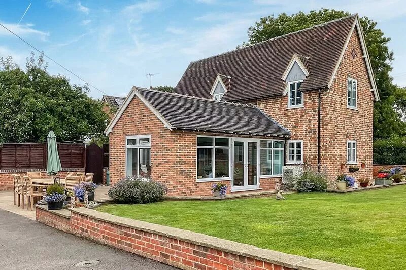 4 bedroom accommodation in Stowe-by-Chartley, near Stafford