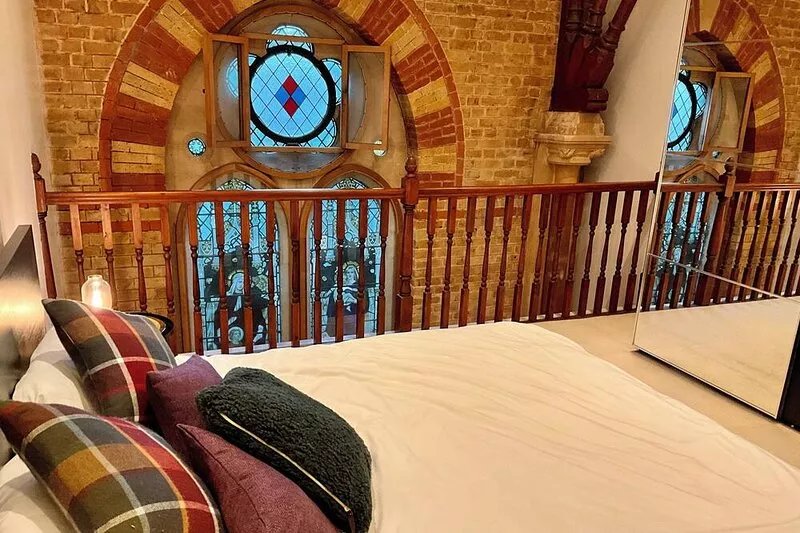 Magical Converted Church Duplex Apartment, Close to Harry Potter Studios