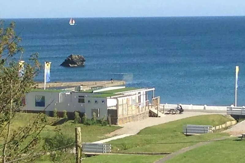 Black Rock Beach Resort, Millendreath - peaceful location, private beach