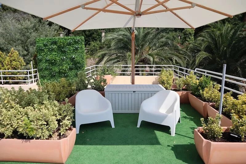 Rooftop villa / Sea view / Solarium / Private garden / Secure for children