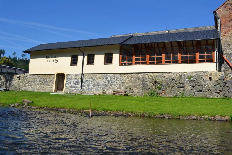 Hospudka u vody