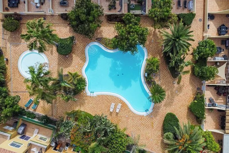 3 bedroom villa in quiet complex with swimming pools / private wifi / UKTV