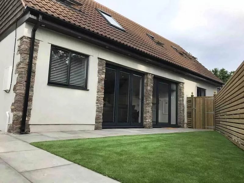 Beautiful Cosy Rural Retreat with Parking!